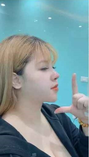 Chiếc mũi Thu Trang trước khi được sửa sang trông khá lệch.