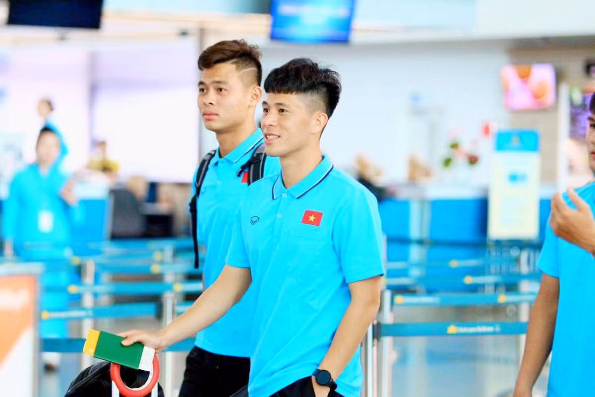 Thậm chí, còn có người hài hước liên tưởng ngay đến việc Tiến Dũng và Duy Mạnh đi lấy vợ để giải thích về việc anh chàng Đình Trọng đột nhiên thay đổi phong cách hoàn toàn.