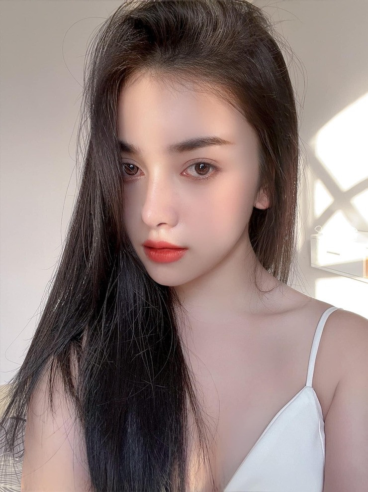 Hình ảnh hiện tại của Meily Mia được đánh giá là thời thượng hơn trước.