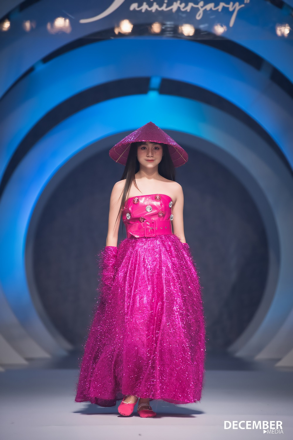 Mới đây, người mẫu nhí Ngọc Huyền được chú ý khi tham gia show thời trang kỷ niệm 5 năm thành lập thương hiệu Happy Clothing của nhà thiết kế Thảo Nguyễn.