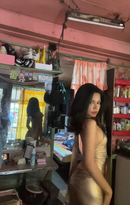 Mới đây trên mạng xã hội, đặc biệt là trong hội nhóm Gen Z chia sẻ nhiều đoạn clip 13s của một cô gái vô danh trên TikTok đang hút hàng triệu view. Chỉ sau vài ngày đăng tải, clip hút 20 triệu lượt xem.