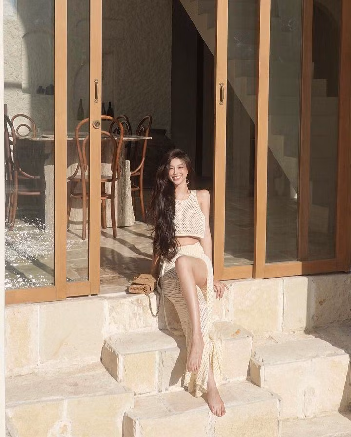 Với ngoài hình nổi bật, ngay từ khi còn ngồi trên ghế nhà trường Huang Lin luôn là đề tài bàn luận của học sinh trong trường.