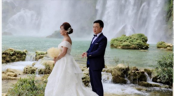 Thế nhưng, 2 năm sau cưới, Thu Sao và Hoa Cương vẫn sống rất hạnh phúc. Thậm chí, cặp đôi còn truyền thêm niềm tin vào tình yêu cho cặp đôi lệch tuổi khác ở Đồng Nai.