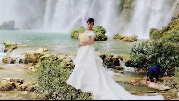 Bất chấp, cô Thu Sao vẫn thực hiện nhiều cuộc đại phẫu, gần nhất là căng da mặt.