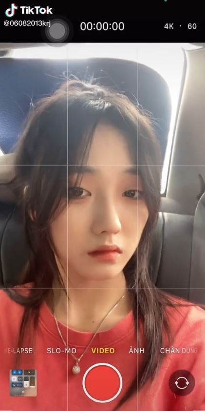 Thế nhưng song song với đó, cũng có ý kiến cho rằng Hoài Thu đã nhờ cậy đến thẩm mỹ để có diện mạo hiện tại.