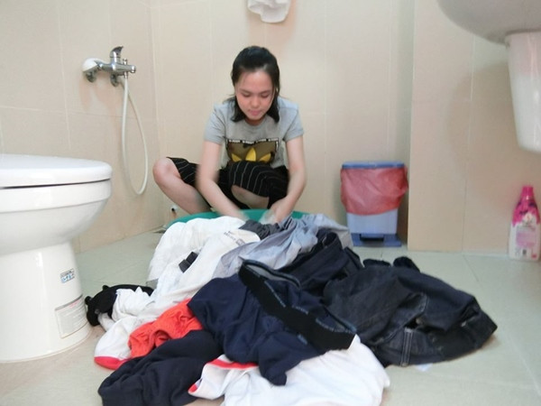 Không chỉ là "ái nữ" nhà cựu Chủ tịch CLB bóng đá Sài Gòn FC, xinh đẹp, học vấn cao (cựu sinh viên khoa Luật, Học viện Ngoại giao), vợ Duy Mạnh còn là cô bạn gái cực kì chu đáo, tâm lý.