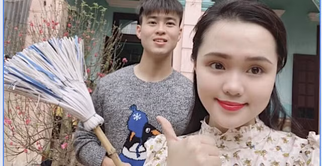 Quỳnh Anh luôn bên Duy Mạnh kể cả trong những công việc nhỏ nhất như làm việc nhà.