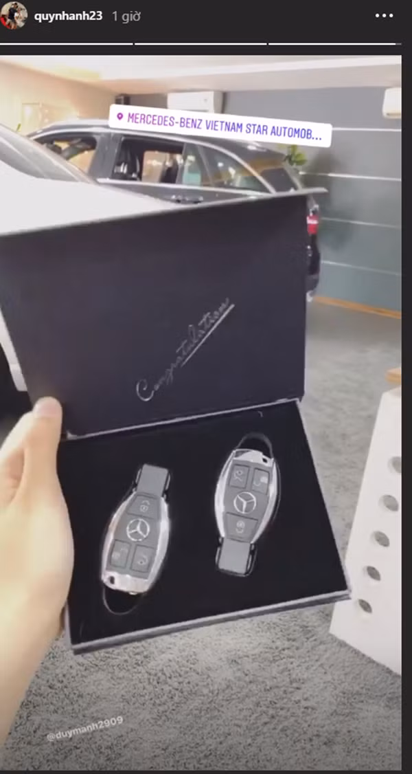 Giỏi giang hết phần thiên hạ, Quỳnh Anh và Duy Mạnh sắm xế hộp siêu sang ở tuổi 23.