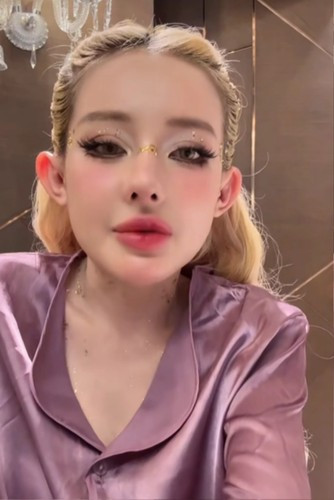 Ngân 98 cho biết video bị đem ra dọa dẫm là khoảnh khắc cãi lộn với mẹ ruột. Cô thừa nhận thời điểm đó do không kiểm soát được cảm xúc nên có những câu nói không phù hợp với gia đình.