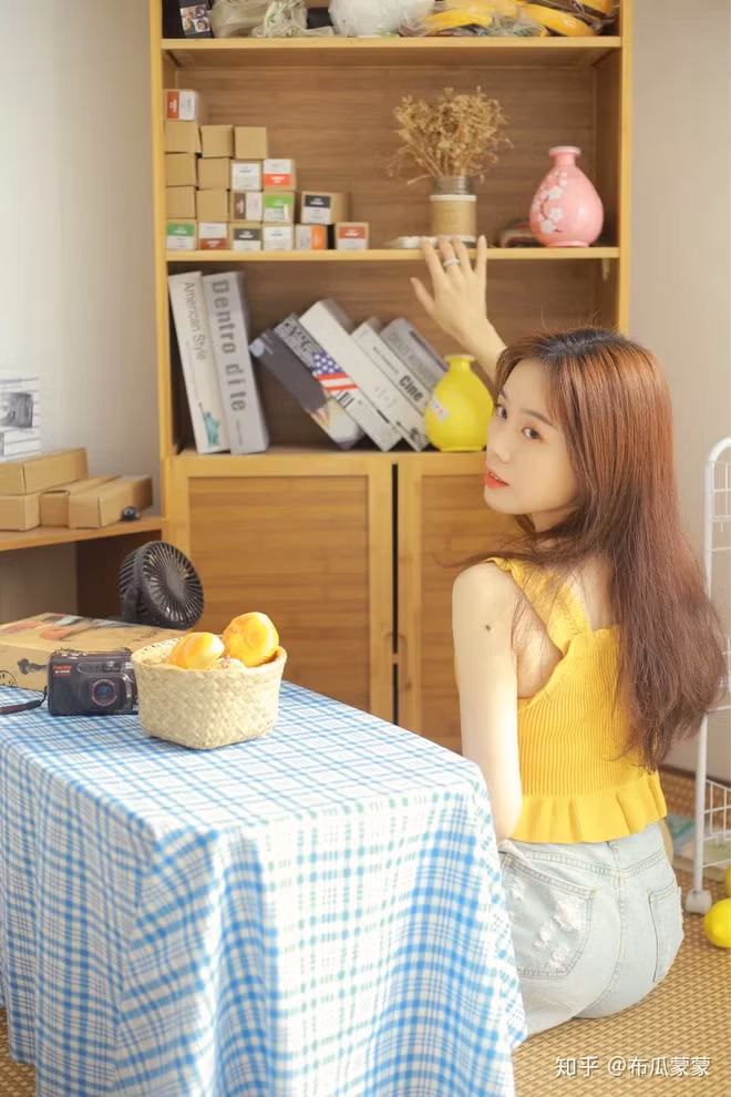 Nói hành trình giảm cân của mình, Mông Mông chia sẻ với tờ Zhihu: "Nhiều người bảo tôi gầy đi còn không xinh bằng lúc mập, mọi người có nghiêm túc không vậy? Nhưng dù mọi người nói gì thì tôi cũng không để mình mập trở lại đâu. Tôi thích tôi của hiện tại."