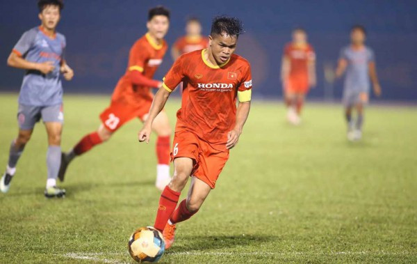 Trước đó, khi ăn mừng chiến thắng Quang Nho đã đập vào tường khách sạn đến mức hàng xóm là đồng đội Xuân Hoàng phải “lên tiếng” vì quá ồn ào.