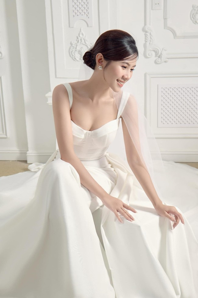 Quỳnh Trang sau đó thi đỗ vào trường Đại học Sân khấu - Điện ảnh Hà Nội ngành Diễn viên kịch, điện ảnh - truyền hình.