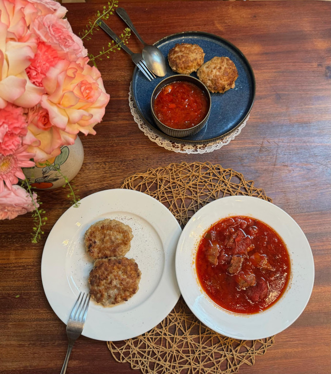 Vợ Đặng Văn Lâm thích nấu ăn cho chồng với sự tỉ mỉ và chỉn chu như đầu bếp chuyên nghiệp.