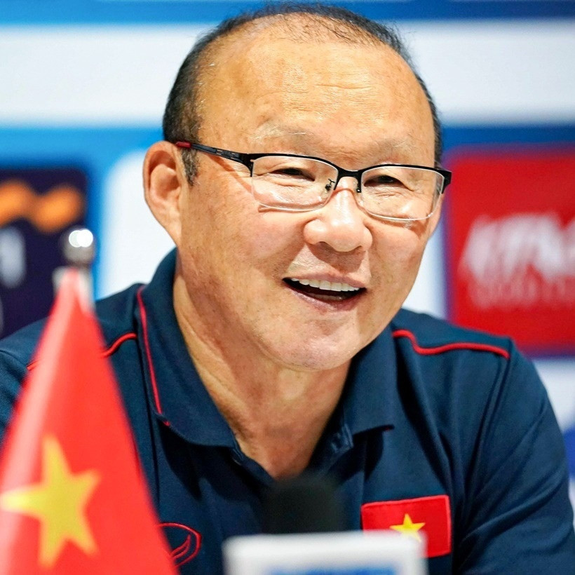 Cách đây ít lâu, Liên đoàn bóng đá Việt Nam (VFF) chính thức ra thông báo về việc HLV Park Hang Seo sẽ không tiếp tục gia hạn hợp đồng. Do đó AFF 2022 sẽ là giải đấu cuối cùng mà ông thầy Hàn Quốc gắn bó với đối tuyển Việt Nam với cương vị HLV trưởng.