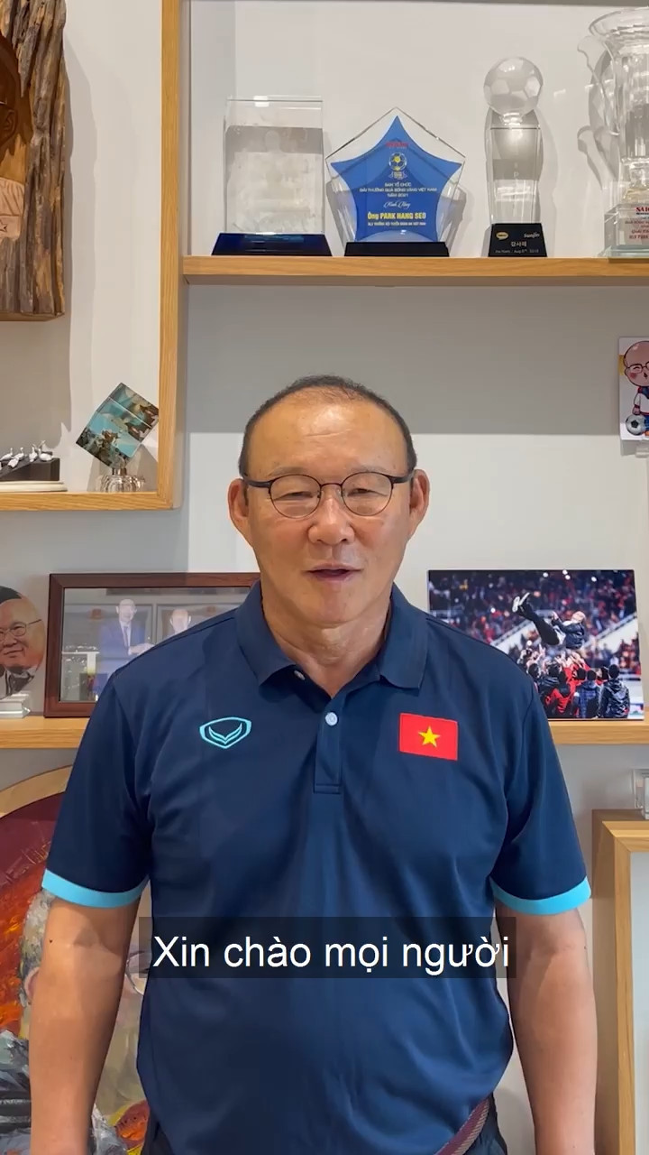 Đoạn clip của HLV Park Hang Seo nhanh chóng thu hút hàng nghìn lượt tương tác, cho thấy sự quan tâm của họ đối với vị chiến lược gia đến từ Hàn Quốc.