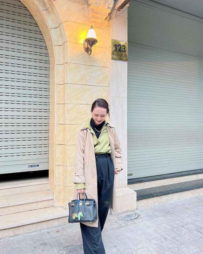 Không rõ chính xác từng chiếc túi của Huyền Mi có giá bao nhiêu tiền nhưng từ thương hiệu cũng có thể tưởng tượng được con số không hề nhỏ chút nào.