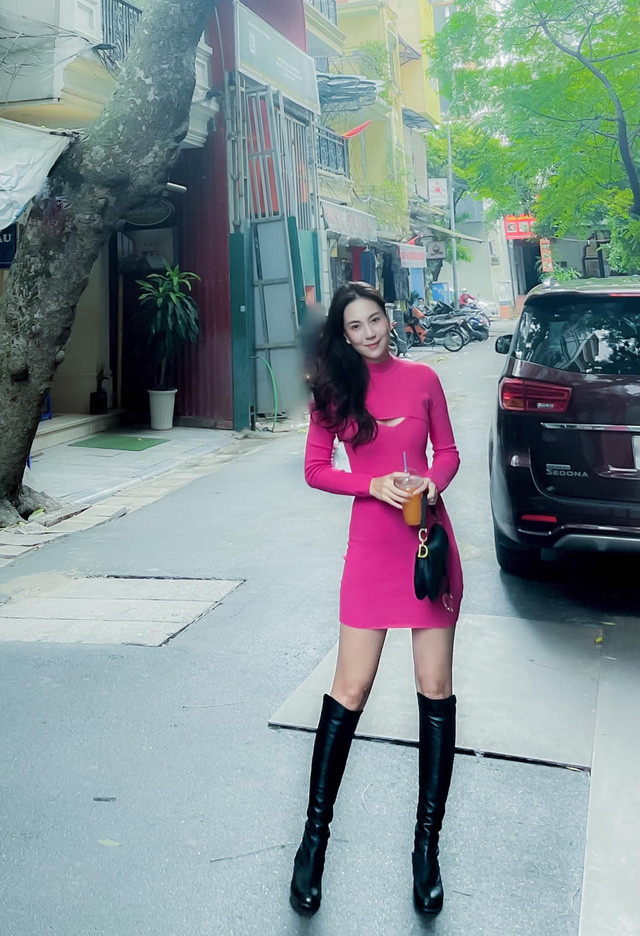 Mai Ngọc được mệnh danh là " MC đẹp nhất VTV" bởi sở hữu vẻ ngoài xinh đẹp, lối dẫn thanh lịch nhẹ nhàng.