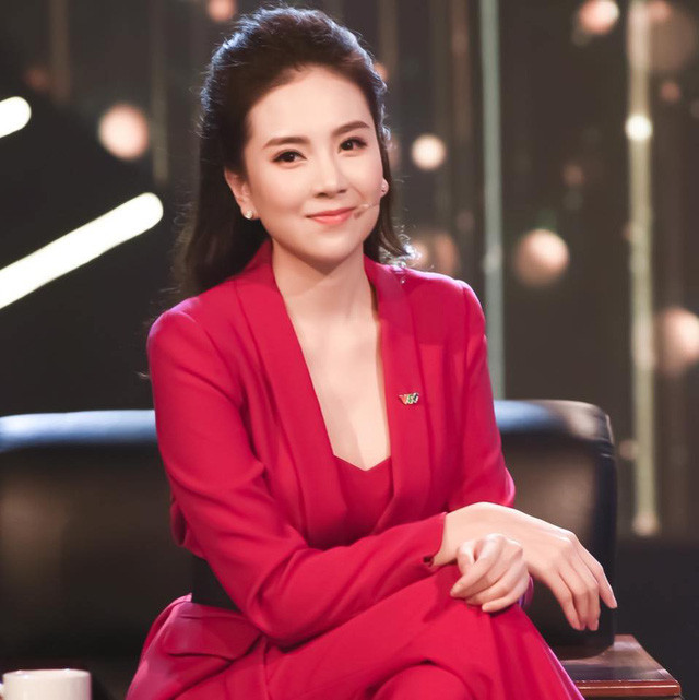 Sau khi tìm kiếm lại loạt trang phục với màu sắc kén người mặc của Mai Ngọc, nhiều netizen gật gù rằng cô nàng diện những bộ đồ này quá xuất sắc.