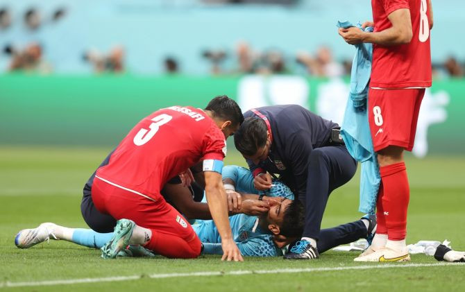 Quy tắc tạm thời này được đưa ra vào năm 2021 và vẫn đang được thử nghiệm cho đến ngày 31/8/2023. Hội đồng Hiệp hội bóng đá quốc tế (IFAB), cơ quan làm luật bóng đá, là người ban hành quy định trên.