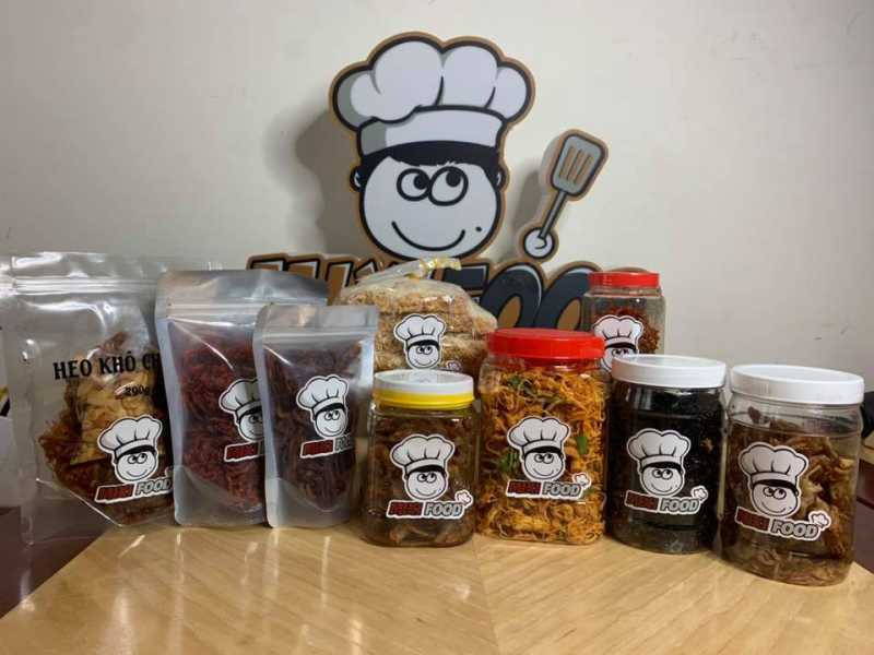 Đến khi thưởng thức khô gà lá chanh, TikToker này đưa ra đánh giá: “Thực sự là do quá ít lá chanh nên nó không thơm, thịt gà bình thường, ớt không có vị cay xíu nào.”