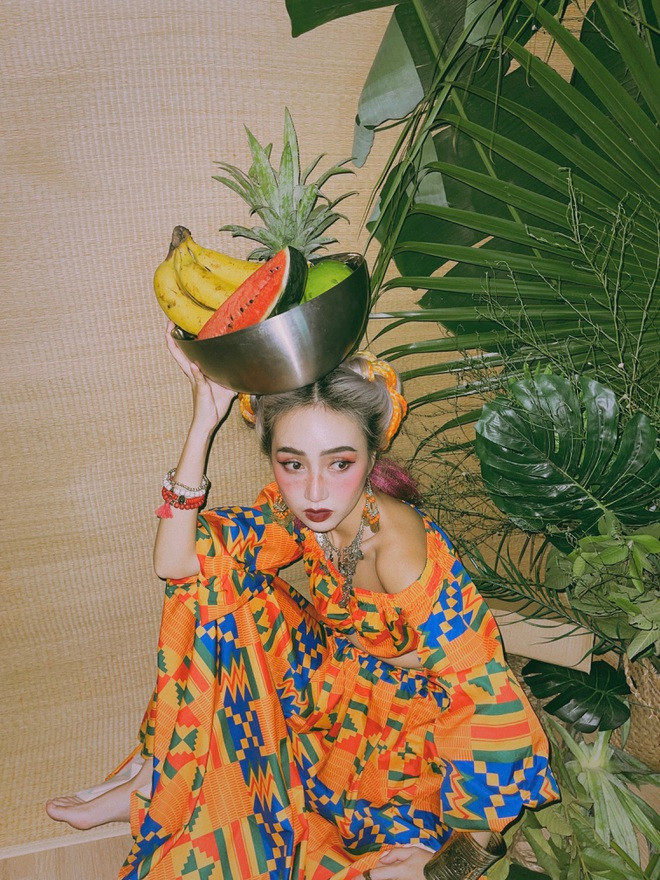 Gần đây, hot TikToker này đăng tải những series "Khi bạn hết tiền mà thích "đu" rich kid", "Hack Concept" khiến nhiều người thích thú vì ý tưởng rất sáng tạo.