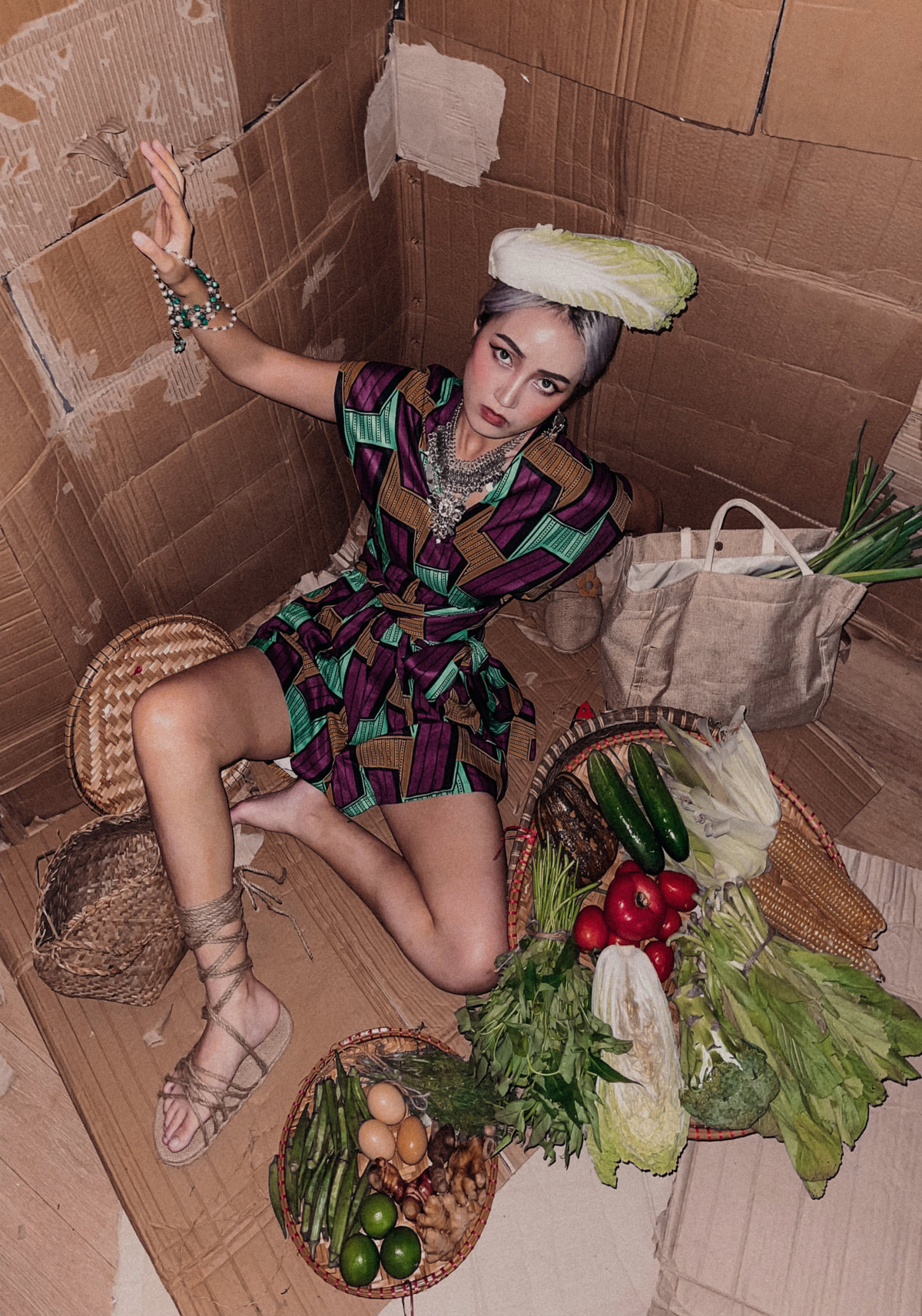 Gia Thị Linh cho biết thêm, ở lĩnh vực thời trang, không có khái niệm hay chuẩn mực nào cho đẹp và xấu, cho bị làm "lố" hay nổi trội.