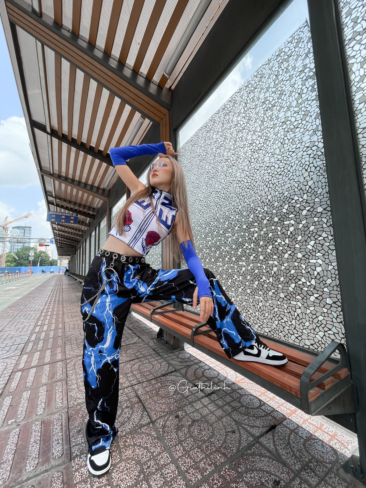 Khán giả khi xem những video của nữ TikToker đều vô cùng ấn tượng với nội dung sáng tạo và xuýt xoa bởi những khung cảnh "sang chảnh" nhưng đằng sau đó là sự nỗ lực không ngừng nghỉ của cô.