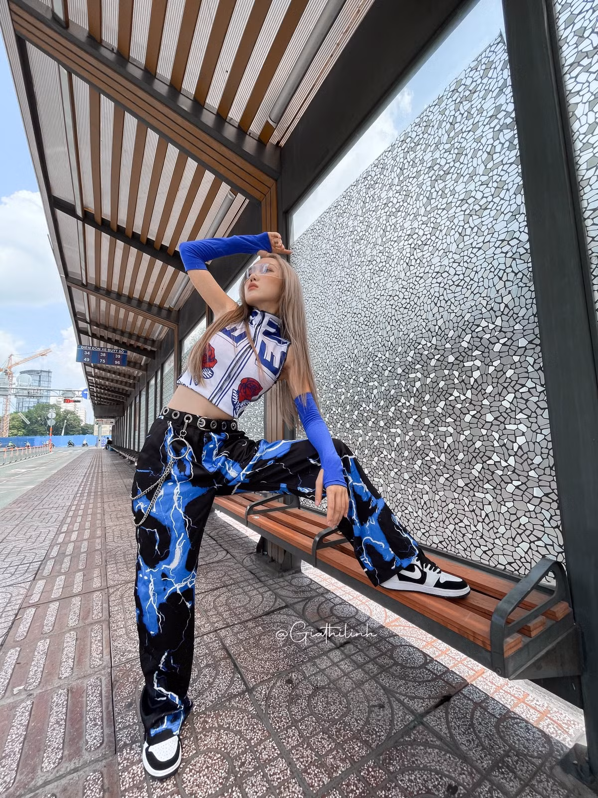 Khán giả khi xem những video của nữ TikToker đều vô cùng ấn tượng với nội dung sáng tạo và xuýt xoa bởi những khung cảnh "sang chảnh" nhưng đằng sau đó là sự nỗ lực không ngừng nghỉ của cô.