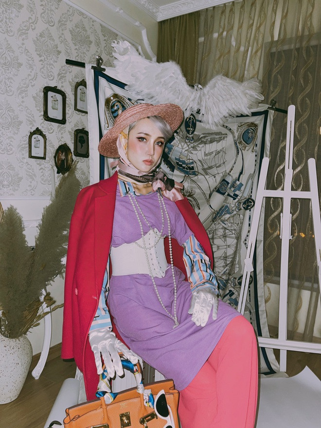 Gia Thị Linh (tên thật là Nguyễn Diệu Linh) là hot TikToker thời gian qua gây ấn tượng bởi gu thời trang khiến ai nhìn cũng phải ấn tượng.