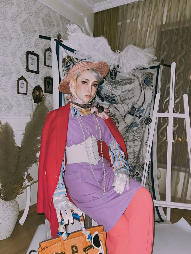 Gia Thị Linh (tên thật là Nguyễn Diệu Linh) là hot TikToker thời gian qua gây ấn tượng bởi gu thời trang khiến ai nhìn cũng phải ấn tượng.