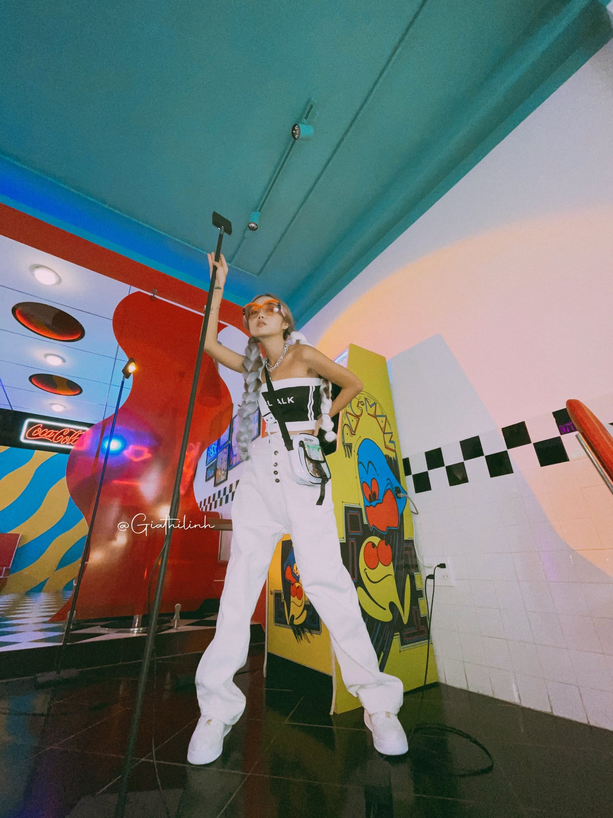 Hiện tại, Linh đã hoạt động trong vai trò TikToker được khoảng một năm, với 1,8 triệu người theo dõi và 42 triệu tim nhưng trước đó, cô cũng đã từng là một nhân viên văn phòng bình thường.