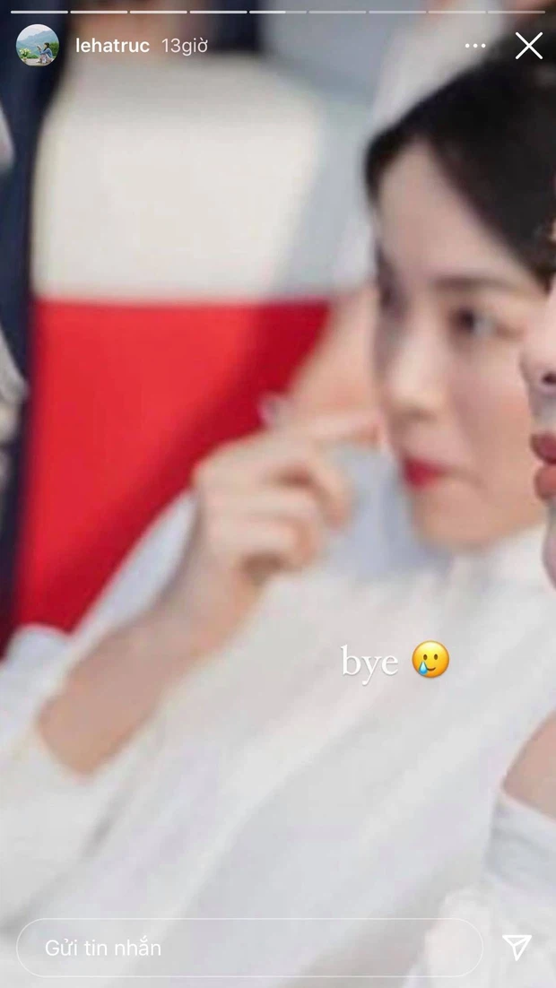 Nhưng nói đi cũng phải nói lại, bức ảnh gãi mũi của travel blogger Hà Trúc lại ghi điểm với dân tình vì sự thoải mái, tự nhiên.