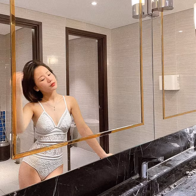 Nhanh tay bắt kịp xu hướng "đọ" vòng 3 của cuộc chiến quyến rũ năm nay, nữ rich kid Thảo Trinh có bức hình quay lưng khoe 3 sương sương.