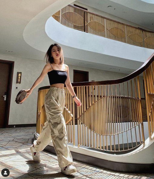 Theo đồn đoán của các netizen, để có vóc dáng này, chắc là Thảo Trinh phải tập tành dữ dội lắm.