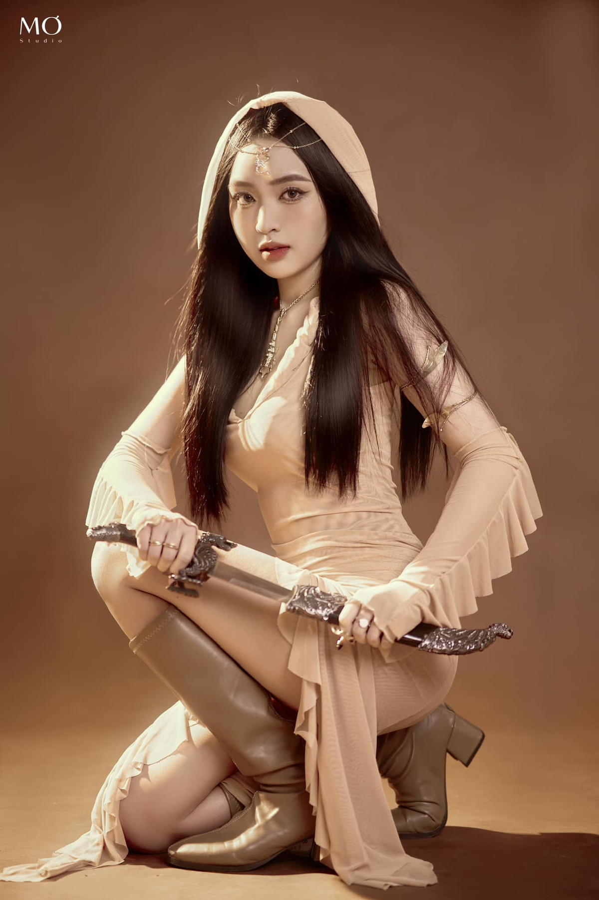 Lê Phương Anh sinh năm 1997 tại Hà Nội, là một cái tên khá nổi tiếng với giới trẻ Hà thành.