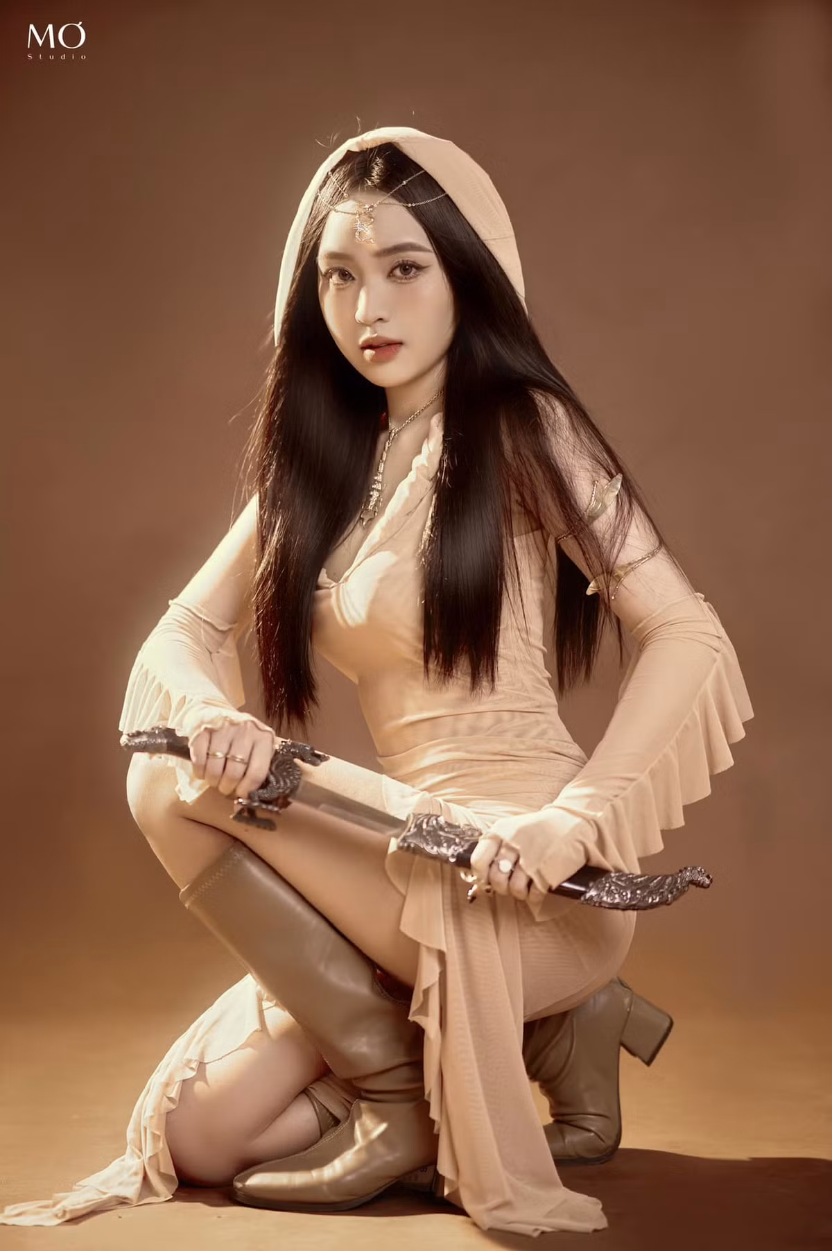 Lê Phương Anh sinh năm 1997 tại Hà Nội, là một cái tên khá nổi tiếng với giới trẻ Hà thành.