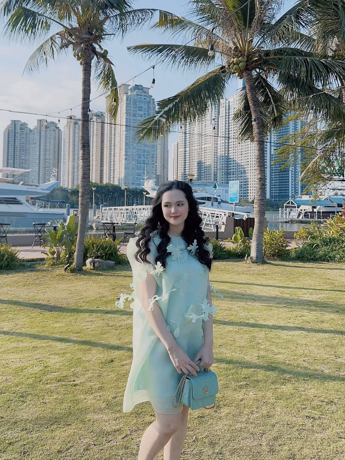 Là tuyển thủ Quốc gia nổi tiếng, Duy Mạnh không chỉ sở hữu khối tài sản nhiều người mơ ước mà anh còn có một gia đình hạnh phúc với vợ đẹp, con ngoan.