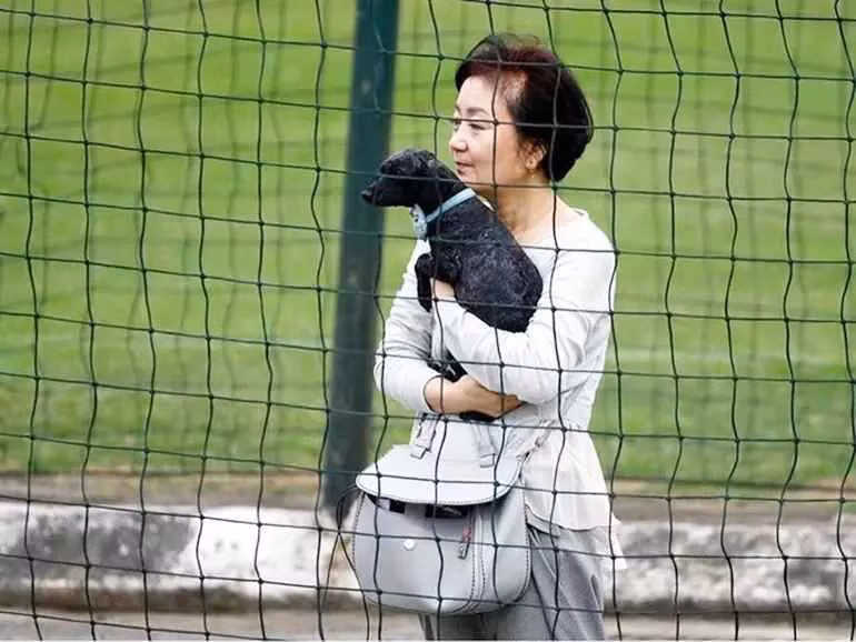 Có lần chia sẻ với báo chí HLV Park Hang Seo cho biết, trước khi quyết định sang Việt Nam làm việc, ông đã hỏi ý kiến vợ mình.