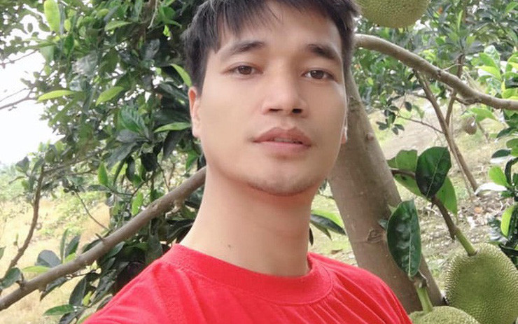 Dù không nhận được sự chú ý nhiều như trước đây nhưng hiện tại Lệ Rơi đã có cuộc sống khá ổn định tại quê nhà. Anh chàng thích thú với công việc nhà vườn và làm tại một công ty ở Hải Dương.