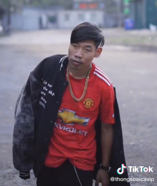 Dù có phần lố lăng trên mạng, nhưng ngoài đời Thông Soái Ca vẫn có những hành động đẹp và được khán giả yêu mến ở sự tử tế.