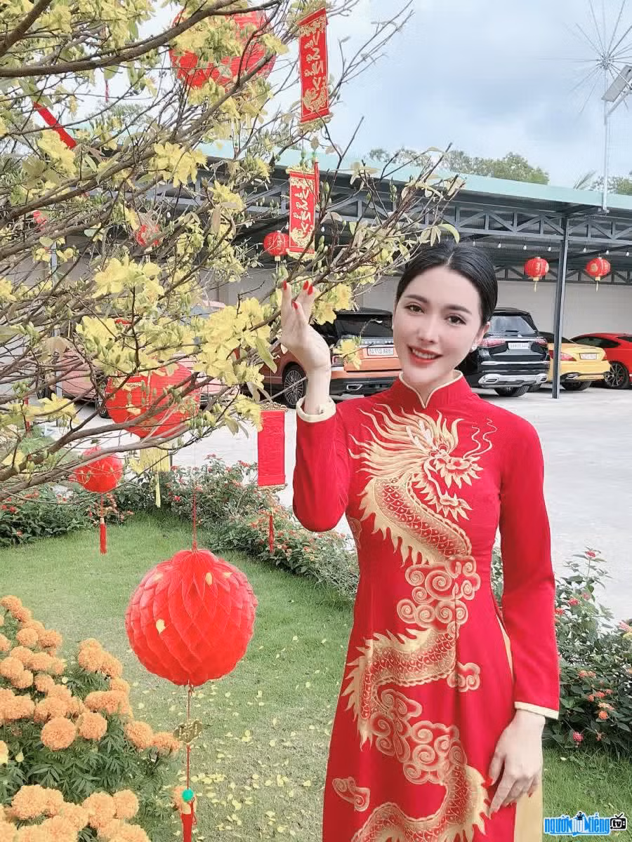 Giá của một chiếc Hermes Birkin Faubourg đắt ngang một căn chung cư tiền tỷ, do vậy không ít người bất ngờ với độ giàu có và chịu chi của Bích Ngân.