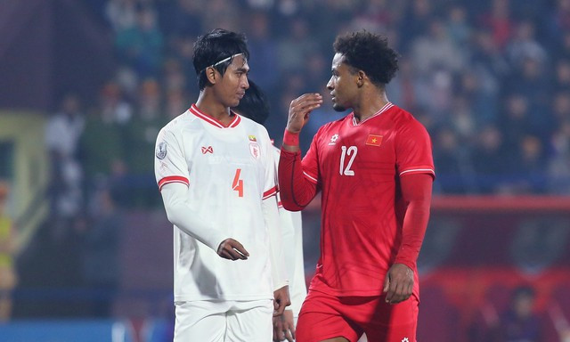 Đây có thể là một phần lý do quan trọng mà Nguyễn Xuân Son lựa chọn nhường quyền đá phạt đền cho Tiến Linh trước Singapore. Vì khó tưởng tượng hết chuyện gì xảy ra nếu Nguyễn Xuân Son không may đá hỏng phạt đền trước Singapore. Phát biểu muốn lập hattrick của anh sẽ trở thành chủ đề châm biếm cho truyền thông Đông Nam Á.