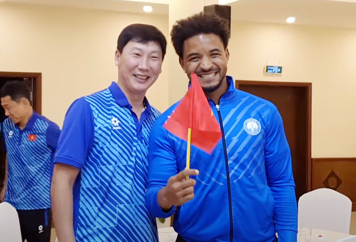 Chính việc đặt ra KPI cho bản thân mà Xuân Son gặp phải áp lực vô hình. Tiền đạo này bao gồm nhiệm vụ của một cầu thủ ĐT Việt Nam, sự kỳ vọng của người hâm mộ và truyền thông.