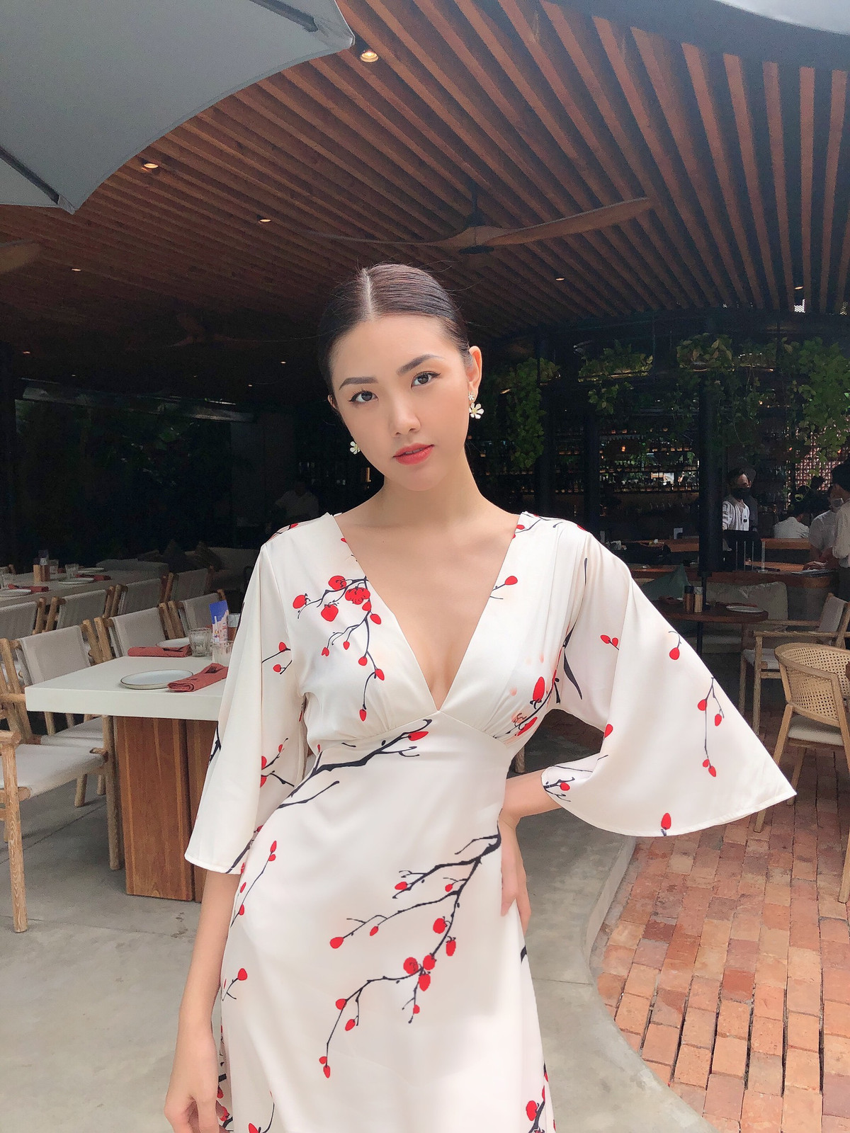 Không chỉ tập trong nhà, Kim My còn tập ở không gian ngoài trời để tinh thần sảng khoái và tốt hơn cho việc hít thở.