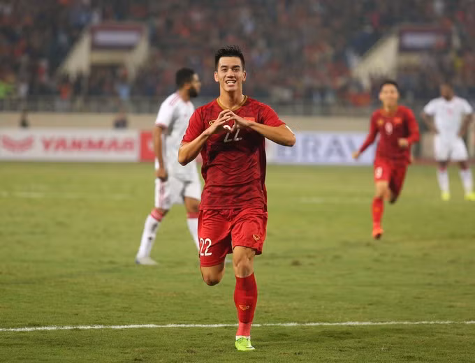 Bằng bàn thắng ở phút 44' của Tiến Linh, đội tuyển Việt Nam đã tạo nên cơn địa chấn khi vượt qua UAE và độc chiếm ngôi đầu bảng G vòng loại World Cup 2022.