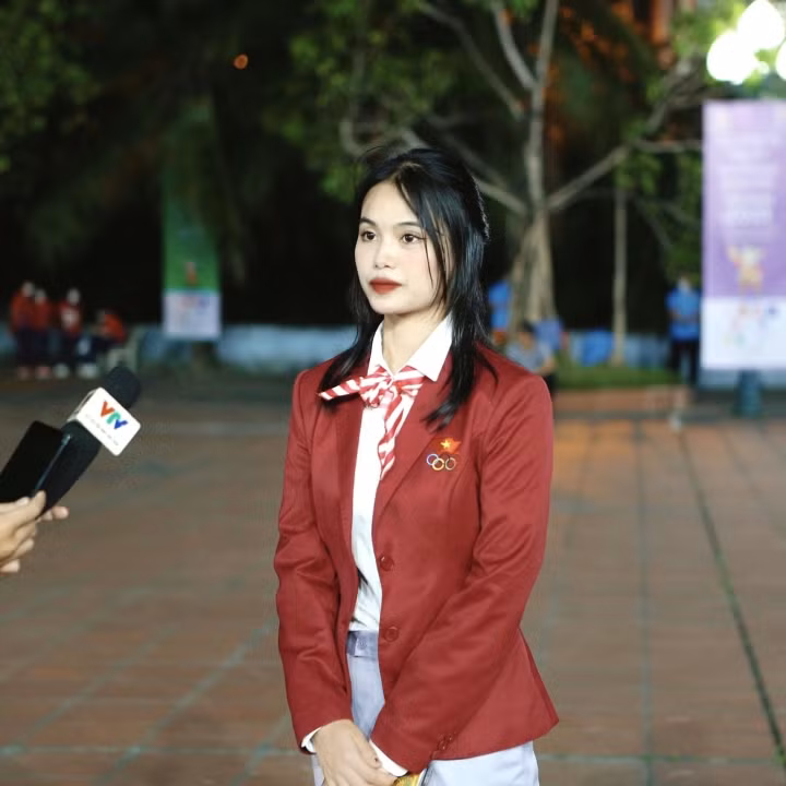 Nữ cung thủ này gây ấn tượng với người đối diện nhờ sở hữu vẻ ngoài xinh đẹp, thậm chí không ít người nhận xét rằng cô có gương mặt không khác gì học sinh cấp 3.