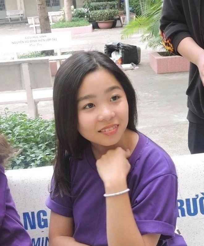 Mới đây, netizen bất ngờ lan truyền hình ảnh Tammy Phạm trước khi phẫu thuật thẩm mỹ. Nhiều người không khỏi ngỡ ngàng vì gương mặt cô nàng đã thay đổi rõ rệt.