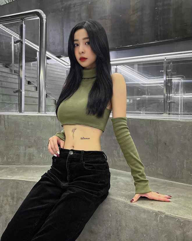 Trước những phản ứng trái chiều của cư dân mạng về nhan sắc của mình trước khi phẫu thuật thẩm mỹ, ammy Phạm đã nhanh chóng lên tiếng.