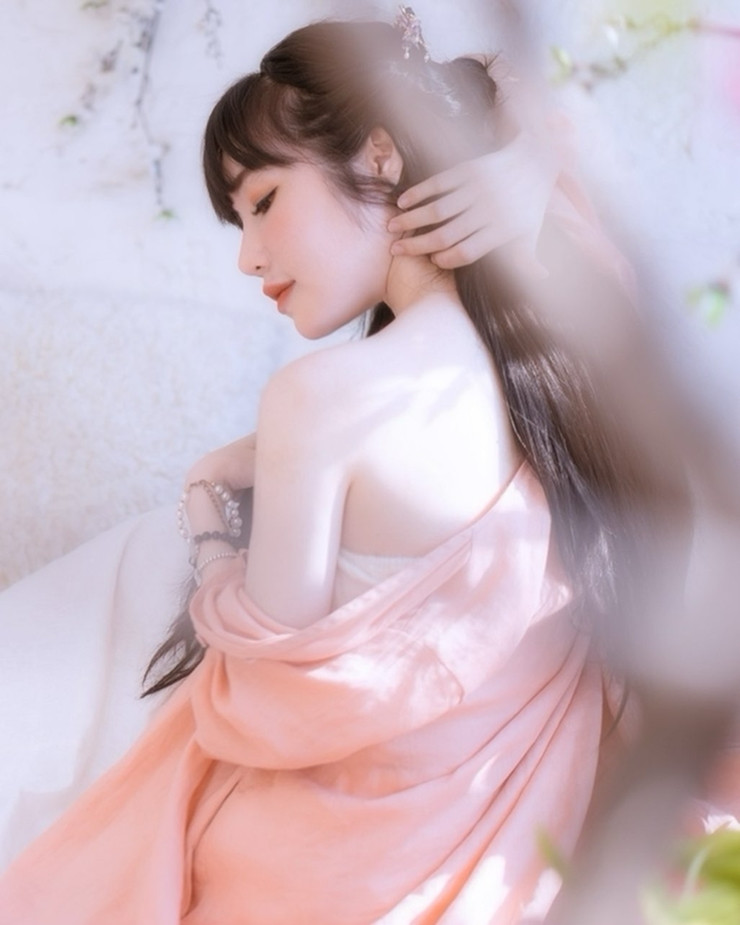 Mặc dù nổi tiếng đã lâu nhưng Elly Trần vẫn là cái tên được công chúng chú ý.