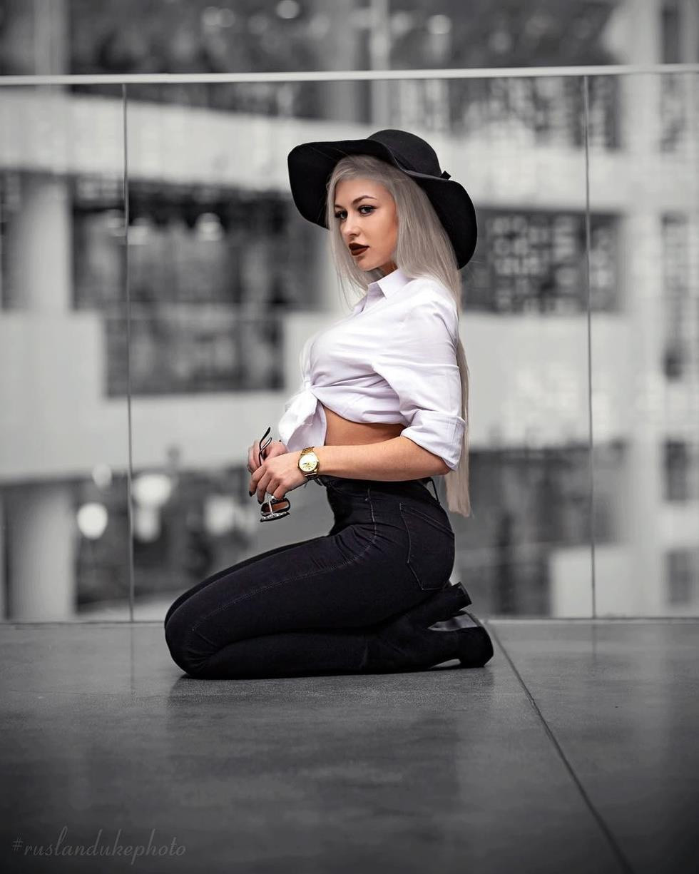 Ngoài đời thường, Anna Khramtsova là bà mẹ một con, đầy lãng mạn.